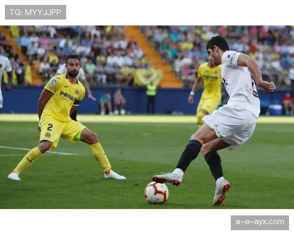 西甲迎来新老交替：新星闪耀联赛，老将谢幕引发格局重塑